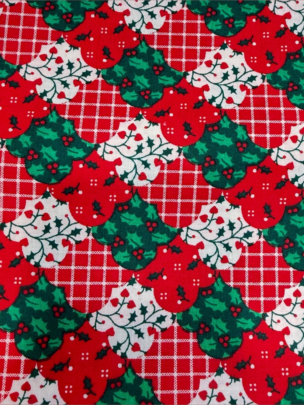 VTG Fabric Traditions Holly Red Green Holiday Sewing Craft Fabric 98" x 42"